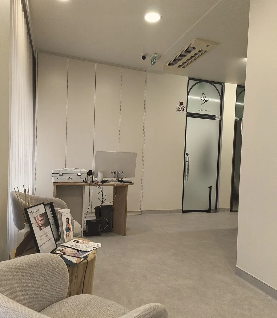 Receção e porta em arco do Gabinete 1